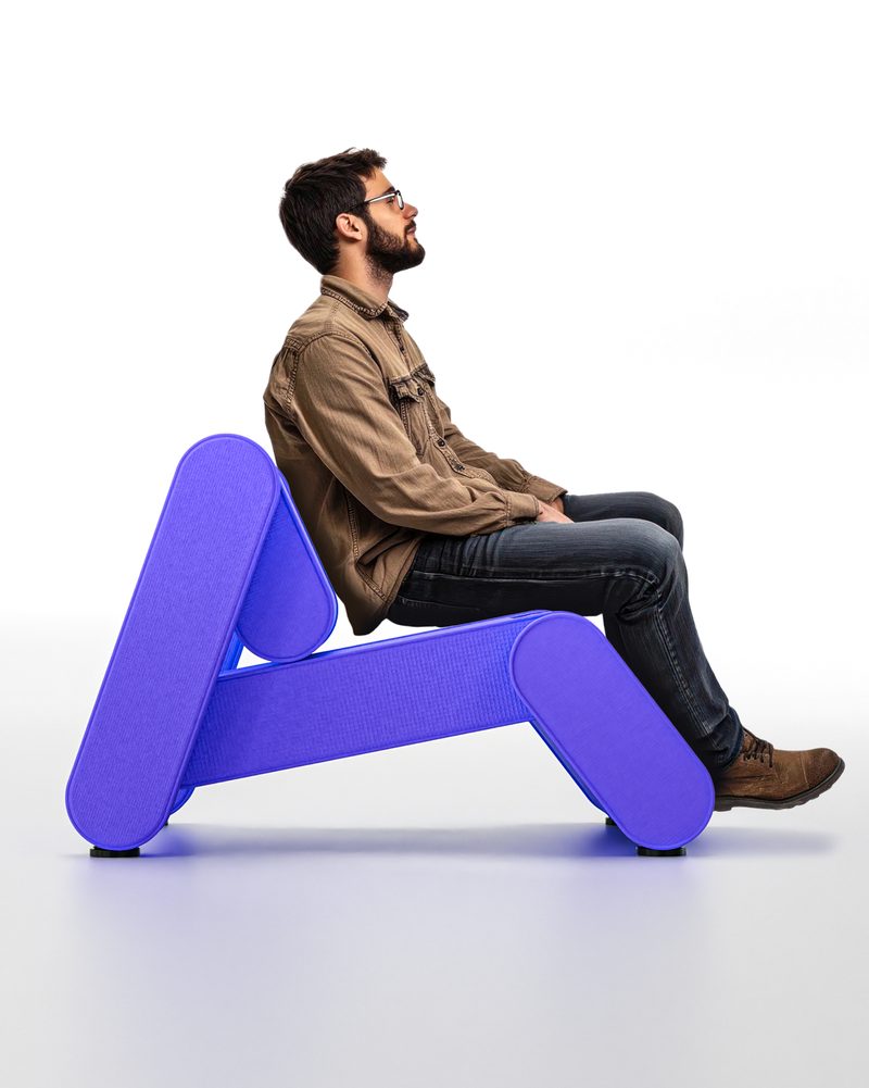 Man sitting on a violet Rotonda Slim